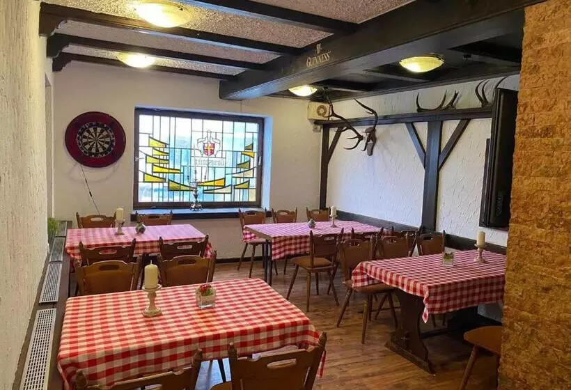 Retkeilymaja Gasthaus Metzgerei Pension Maßem