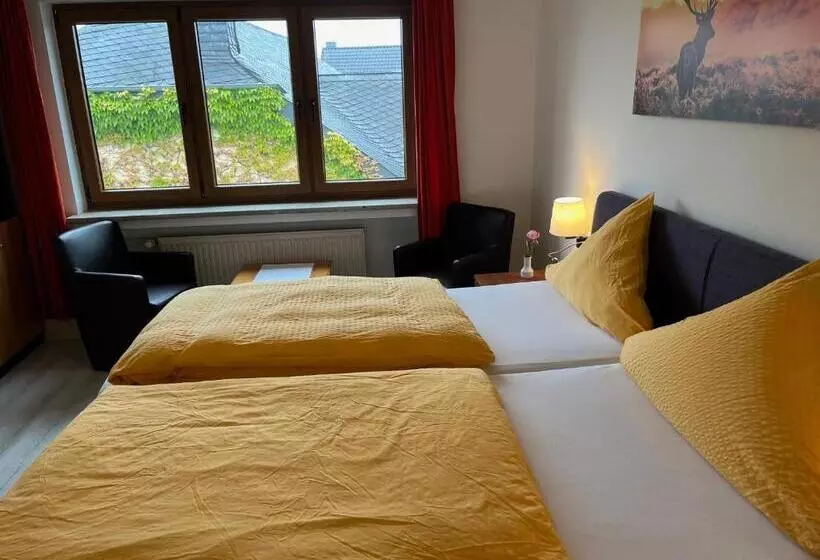 Retkeilymaja Gasthaus Metzgerei Pension Maßem