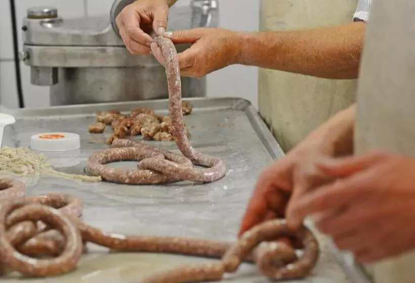 Retkeilymaja Gasthaus Metzgerei Pension Maßem