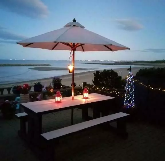 ベッドアンドブレックファースト Captains Lodge