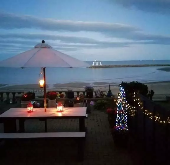 ベッドアンドブレックファースト Captains Lodge