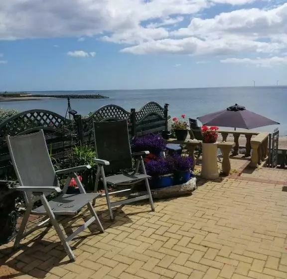 ベッドアンドブレックファースト Captains Lodge