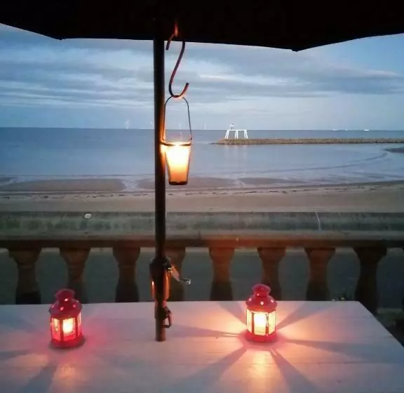 ベッドアンドブレックファースト Captains Lodge