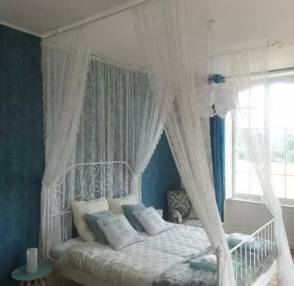 Aamiaismajoitus (B&B) Château De Nettancourt