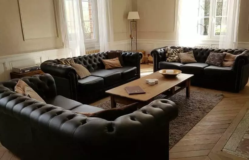 Aamiaismajoitus (B&B) Château De Nettancourt