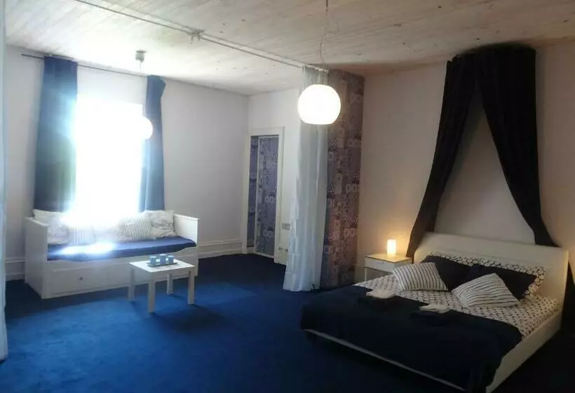 Aamiaismajoitus (B&B) Château De Nettancourt