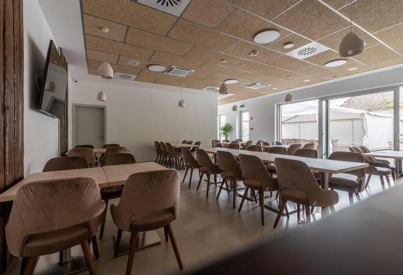 مبيت وإفطار Katarina Birtok