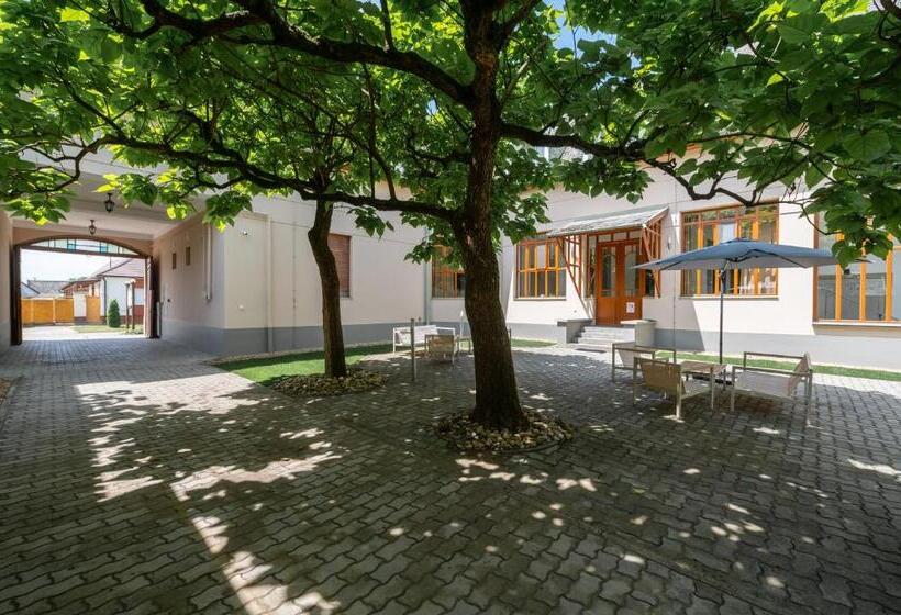 مبيت وإفطار Katarina Birtok