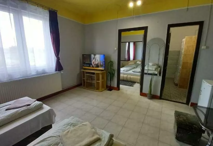 Aamiaismajoitus (B&B) Kisdiófa Panzió és Vendéglő