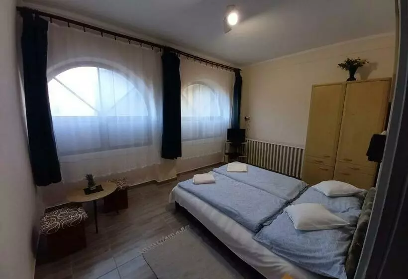 Aamiaismajoitus (B&B) Kisdiófa Panzió és Vendéglő