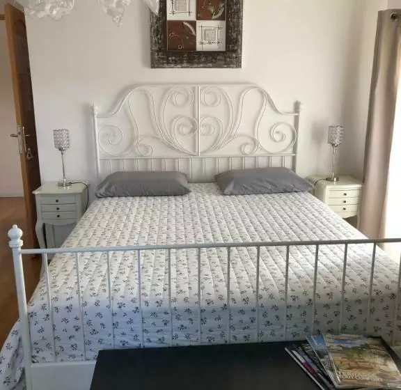 Aamiaismajoitus (B&B) Les Allumettes D'ecorsaint