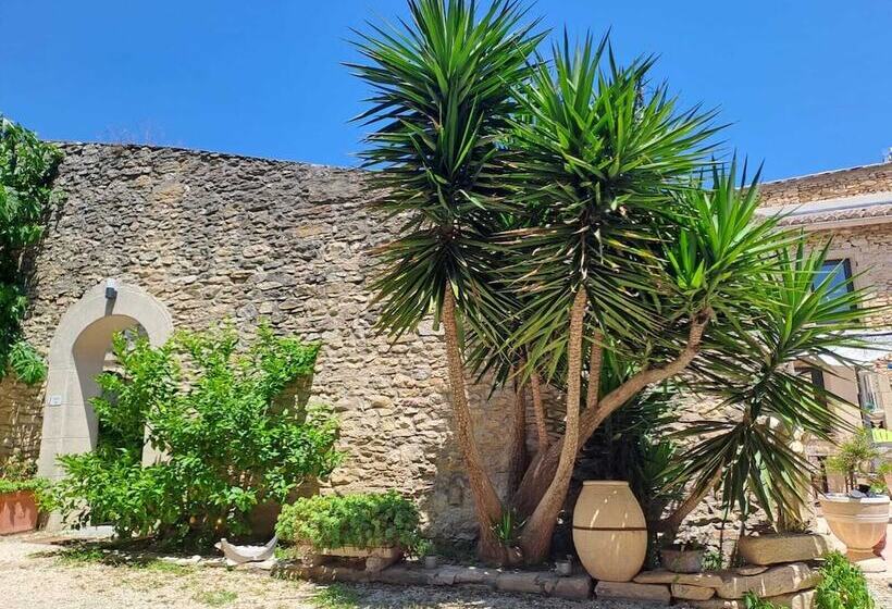 호텔 Logis Hôtel Restaurant Le Clos Des Capitelles