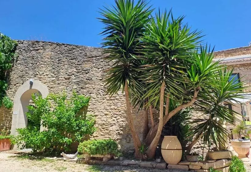 ホテル Logis Hôtel Restaurant Le Clos Des Capitelles