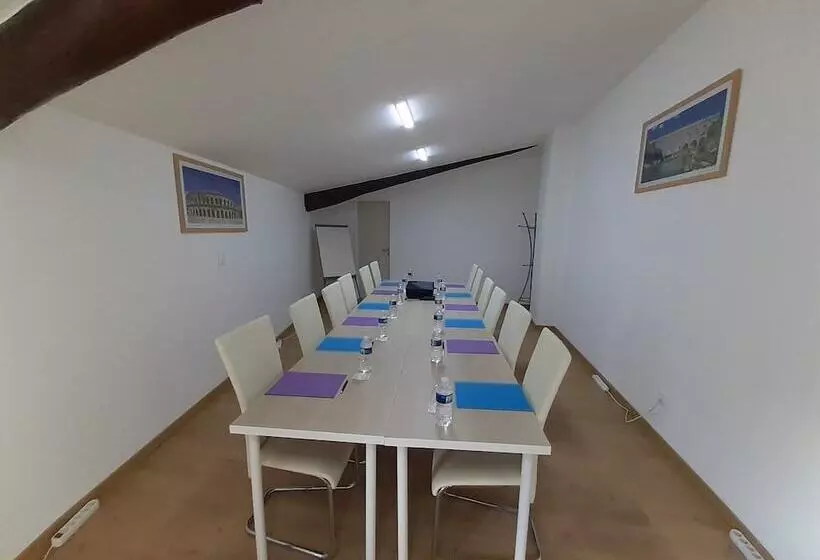 ホテル Logis Hôtel Restaurant Le Clos Des Capitelles