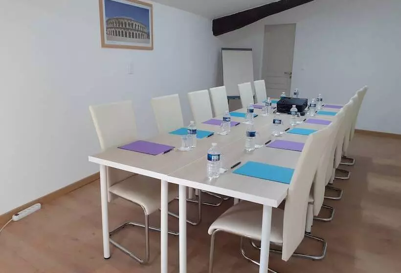 ホテル Logis Hôtel Restaurant Le Clos Des Capitelles