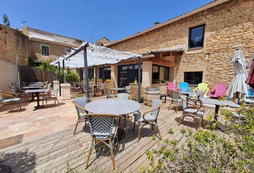 Отель Logis Hôtel Restaurant Le Clos Des Capitelles