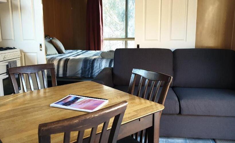 בית מלון כפרי Mount Rumney Escapes   1h Haven Horse House