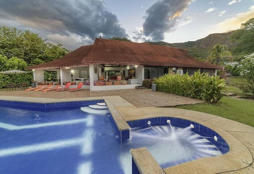 Отель San Marcelino De Las Rosas