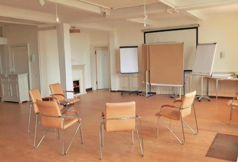 Landsitzhotel Und Seminarium Peterhof