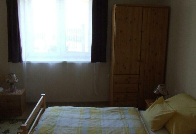 펜션 Meggyes Vendégház