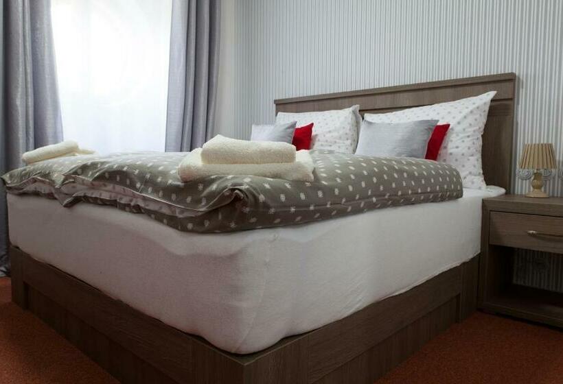 بنسيون Villa Cafe