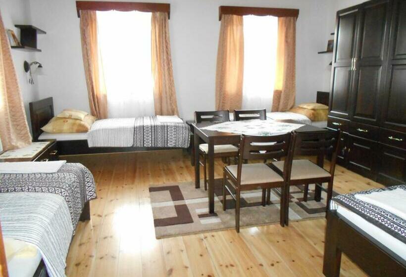 ペンション Vár Kert Vendégház