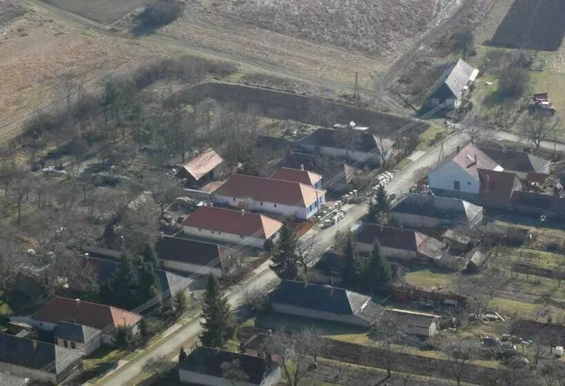 ペンション Vár Kert Vendégház