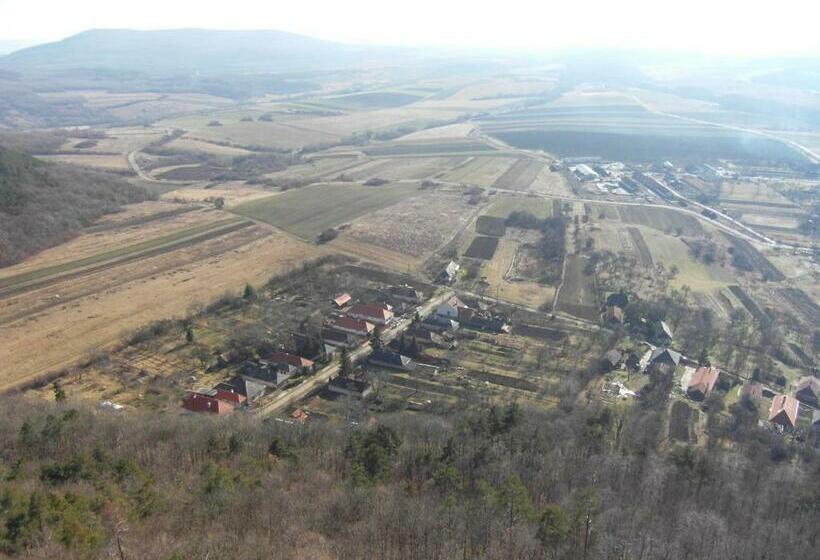 ペンション Vár Kert Vendégház