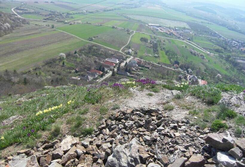 ペンション Vár Kert Vendégház