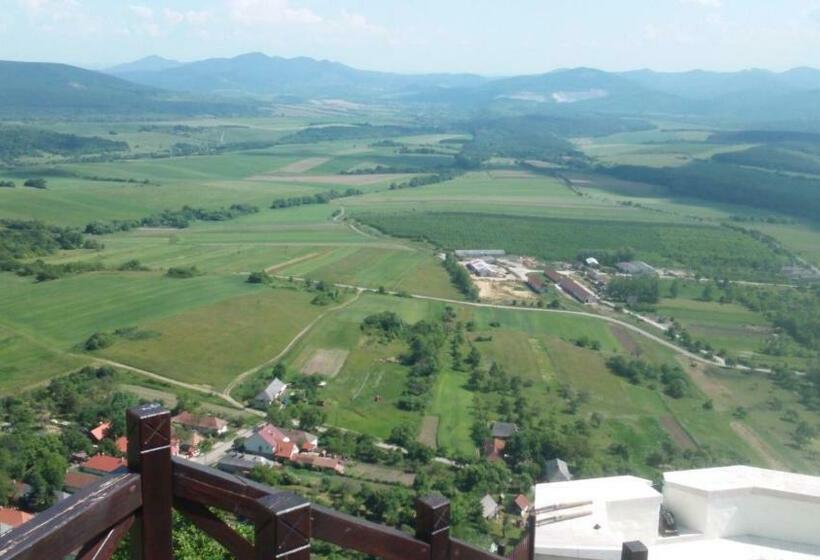 ペンション Vár Kert Vendégház