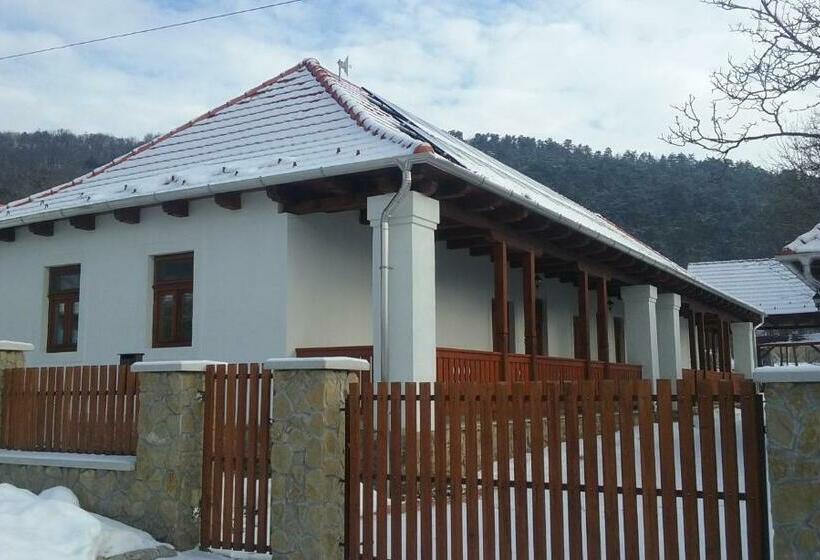 ペンション Vár Kert Vendégház