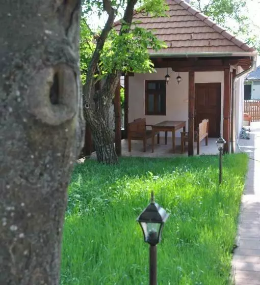 ペンション Vár Kert Vendégház
