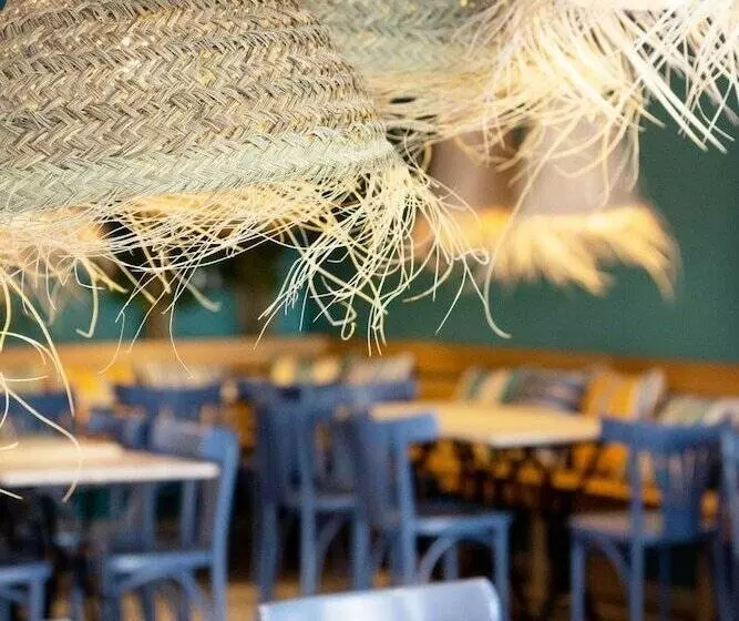 Хостел YOMO Bcn Port