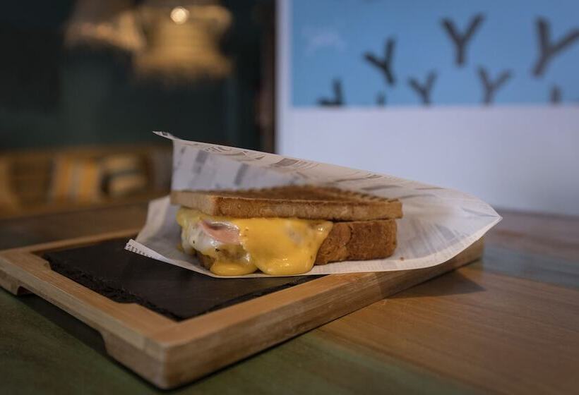 Хостел YOMO Bcn Port