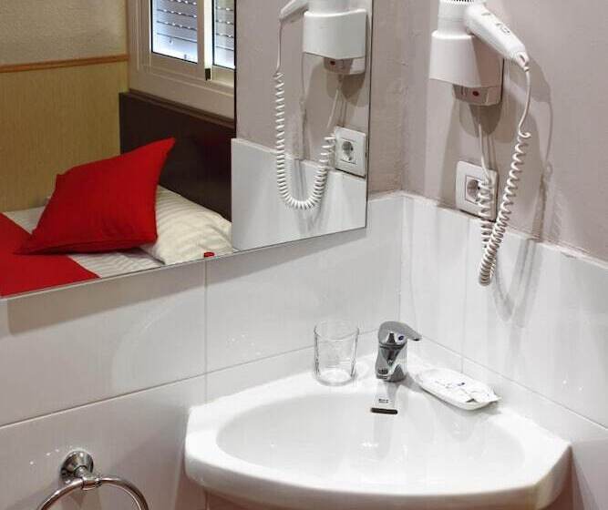 Хостел YOMO Bcn Port