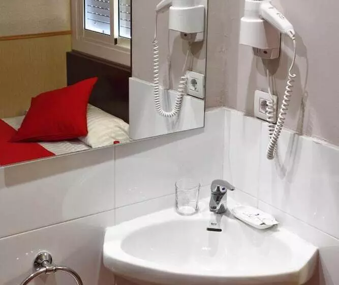 Хостел YOMO Bcn Port