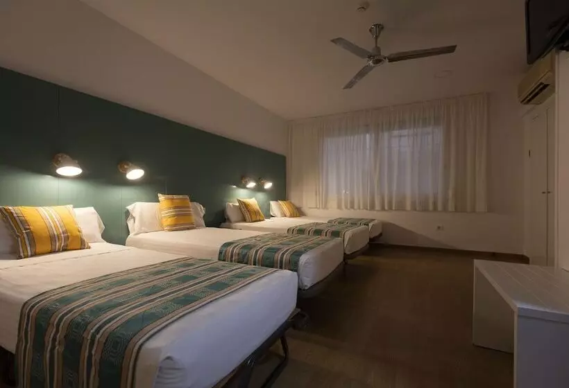 Хостел YOMO Bcn Port