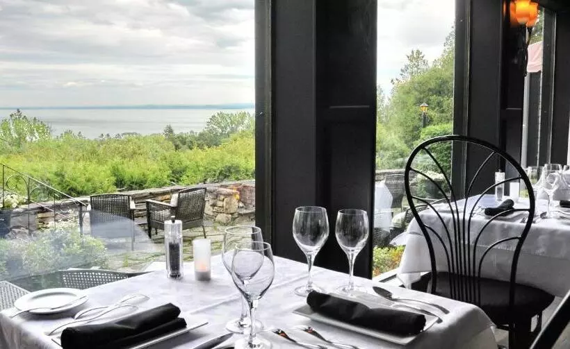 Отель Auberge Des Falaises