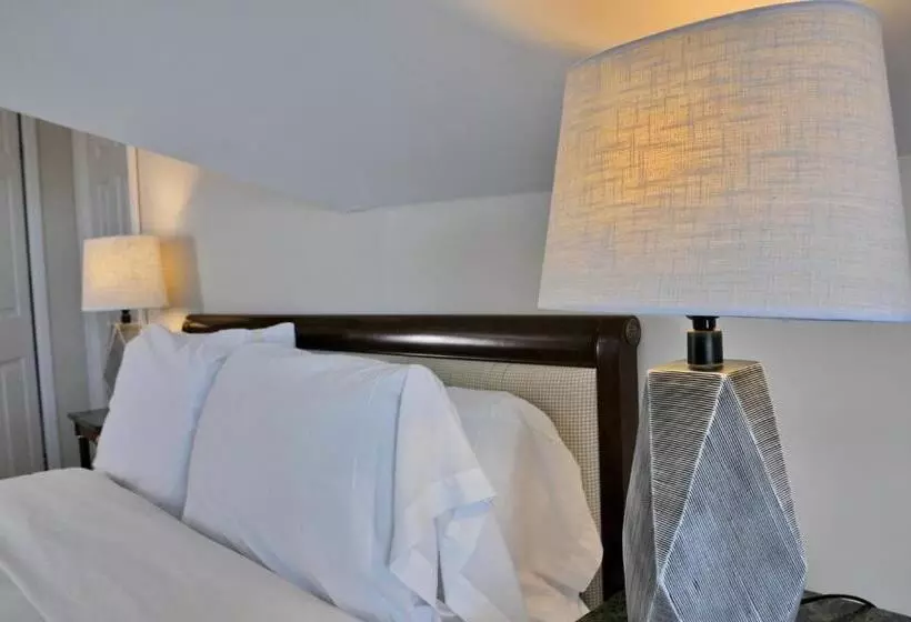 Отель Auberge Des Falaises