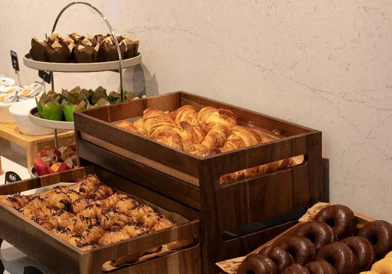 Отель Ciutat De Barcelona