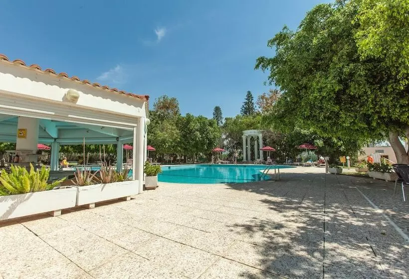 Hotel Crown Resorts Henipa