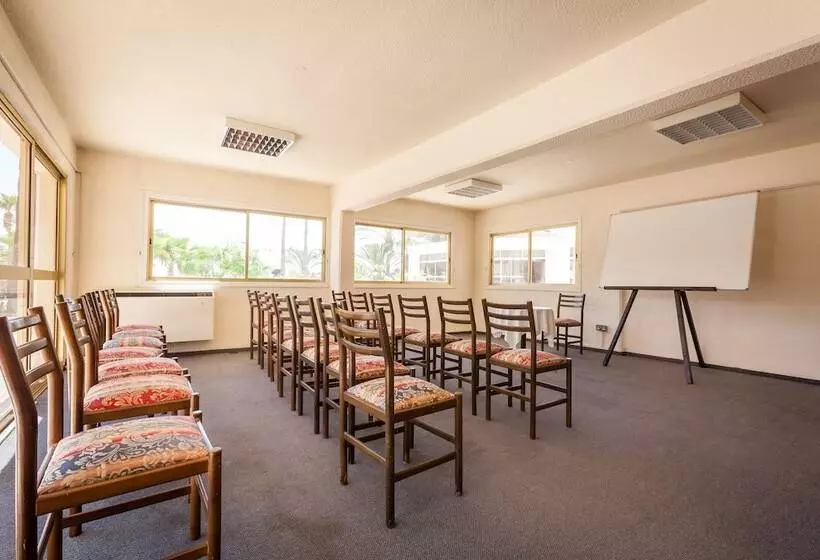 Hotel Crown Resorts Henipa