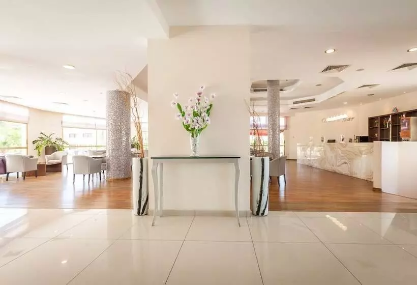 Hotel Crown Resorts Henipa