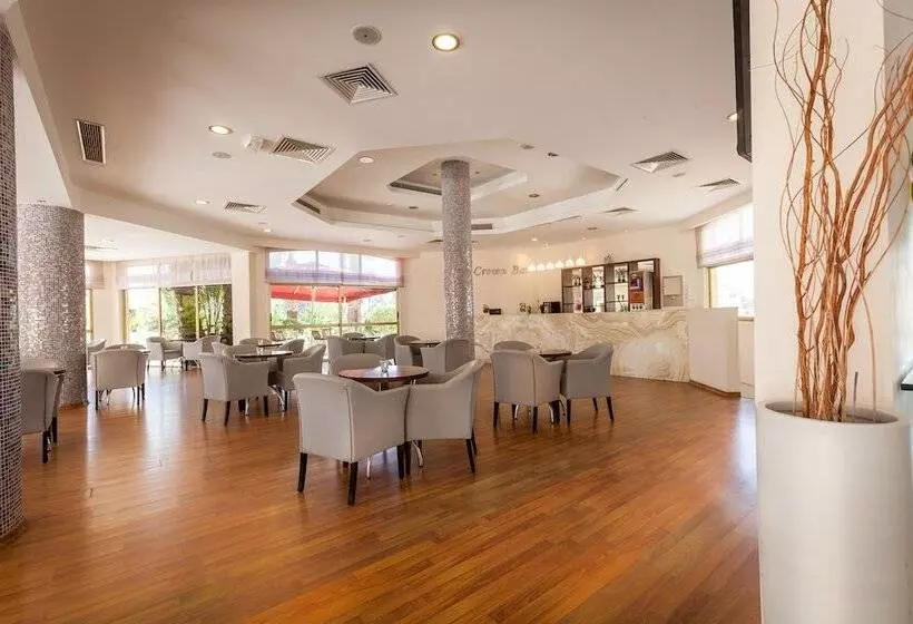 Hotel Crown Resorts Henipa