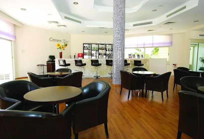 Hotel Crown Resorts Henipa