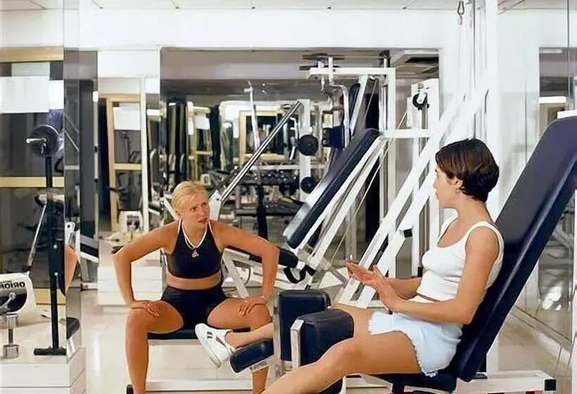 Hotel Crown Resorts Henipa