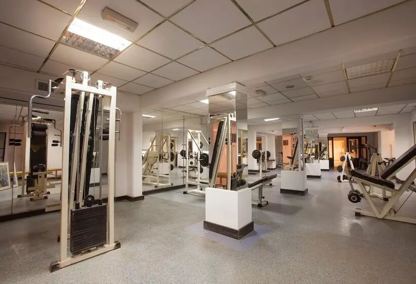 Hotel Crown Resorts Henipa