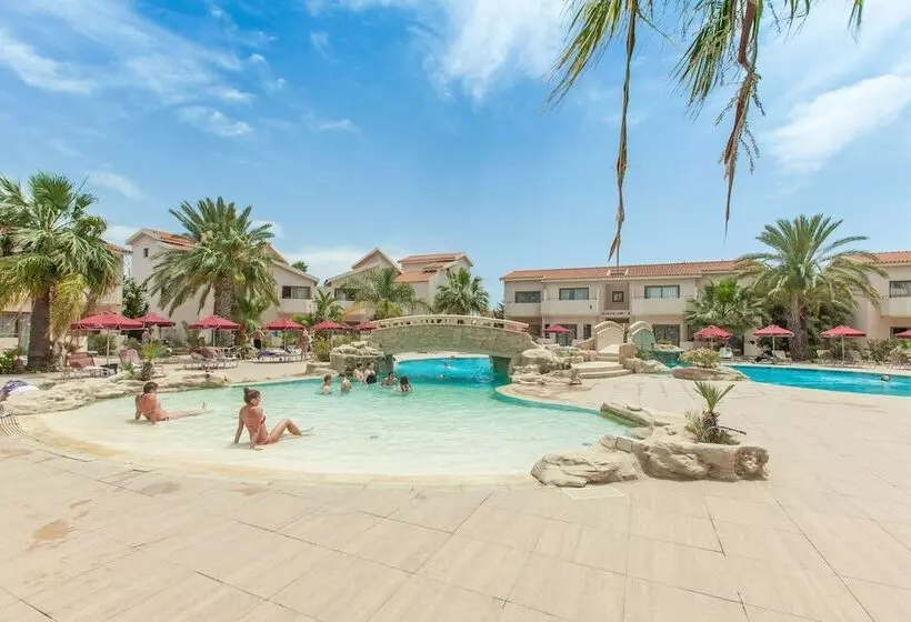 Hotel Crown Resorts Henipa