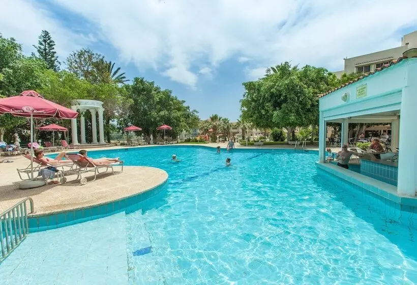 Hotel Crown Resorts Henipa