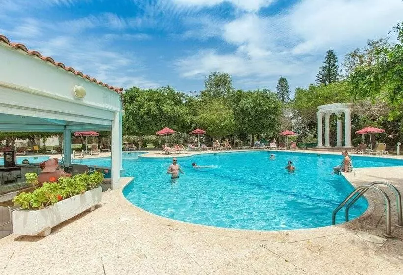 Hotel Crown Resorts Henipa